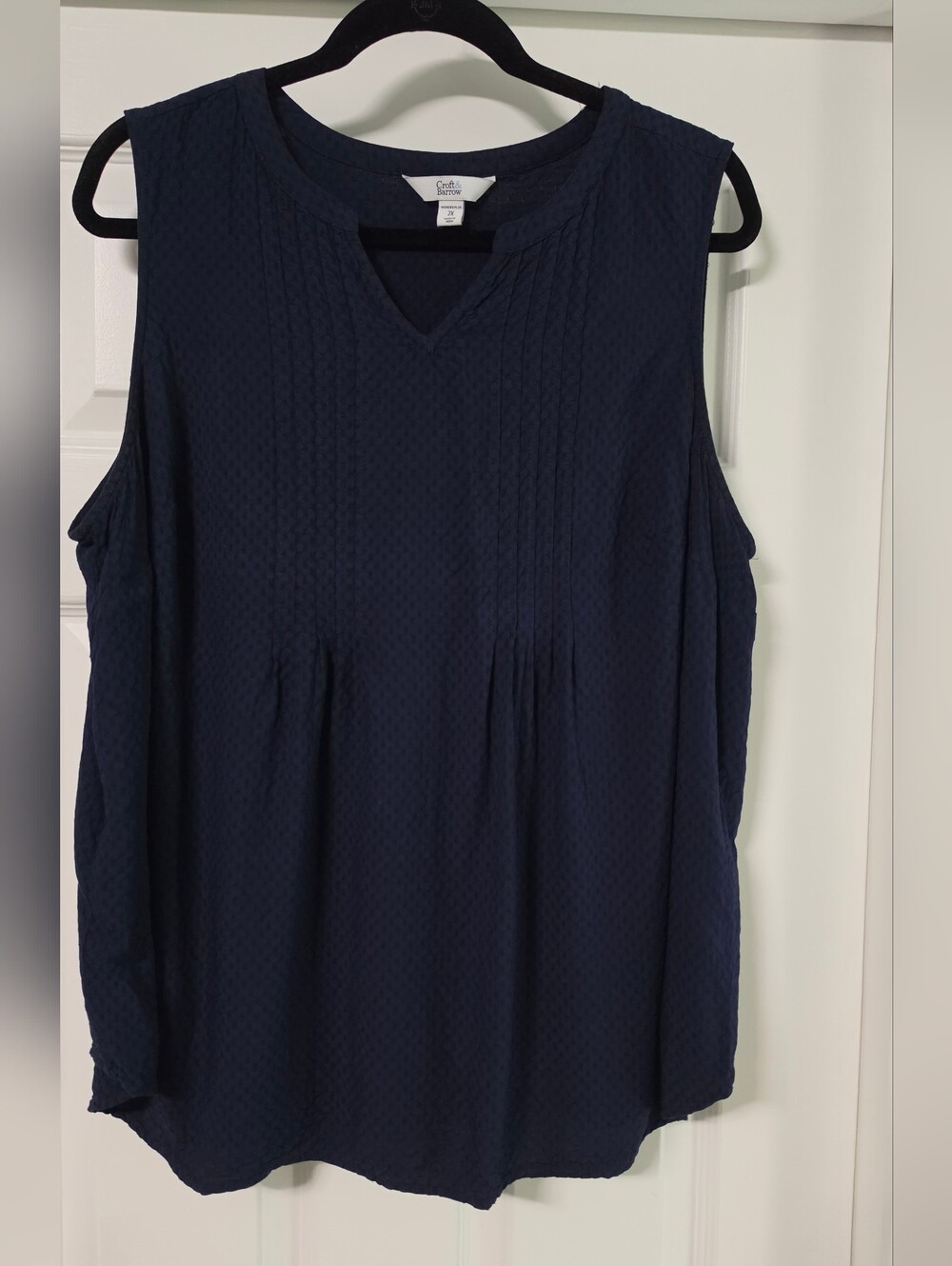Croft & Barrow Navy Sleeveless Pintuck V-Notch Blouse, 2X